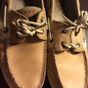 Sperry boats shoes for women