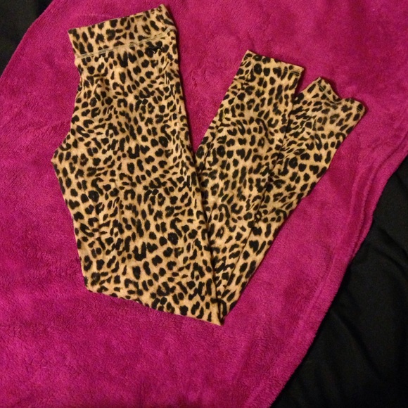 Leopard print VS PINK leggings