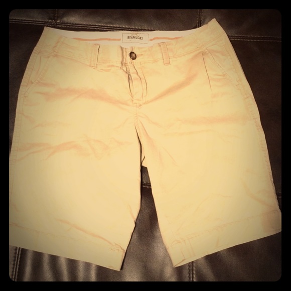 NWOT - OLD NAVY - Khaki Perfect Bermuda Shorts