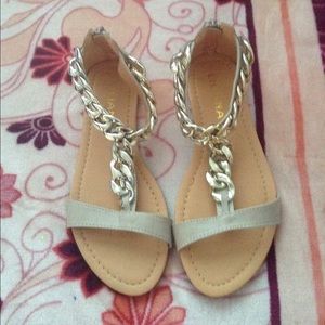 Nude flat sandals