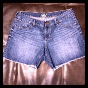 NWOT - Old Navy 'The Flirt' Jean Shorts