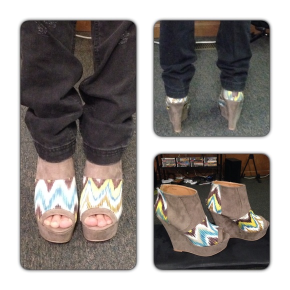 Charlotte Russe platform booties Aztec print - Picture 6 of 6