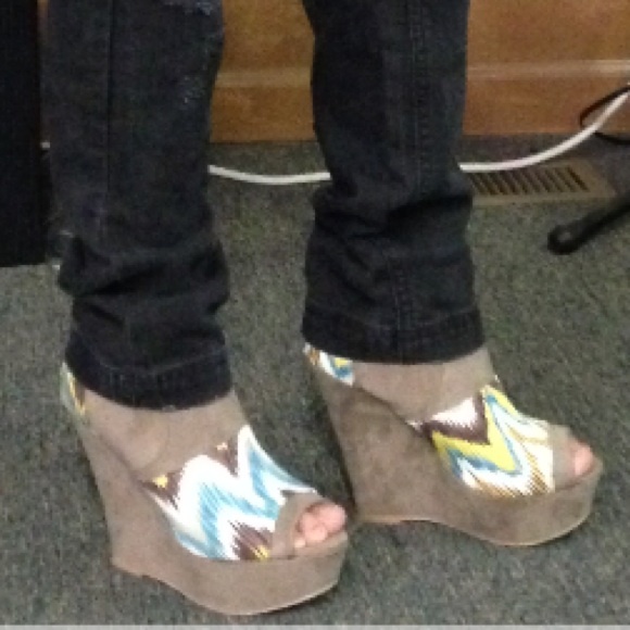 Charlotte Russe platform booties Aztec print - Picture 3 of 6