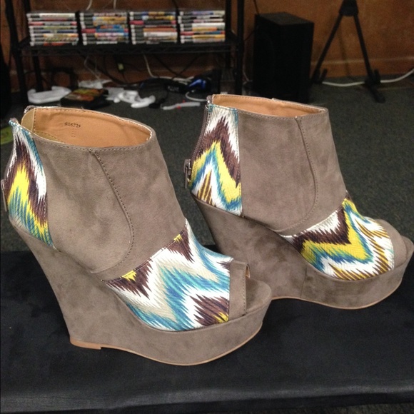 Charlotte Russe platform booties Aztec print - Picture 5 of 6