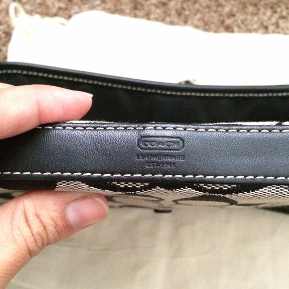 Coach Signature Black Demi Purse w Clip - Picture 2 of 4