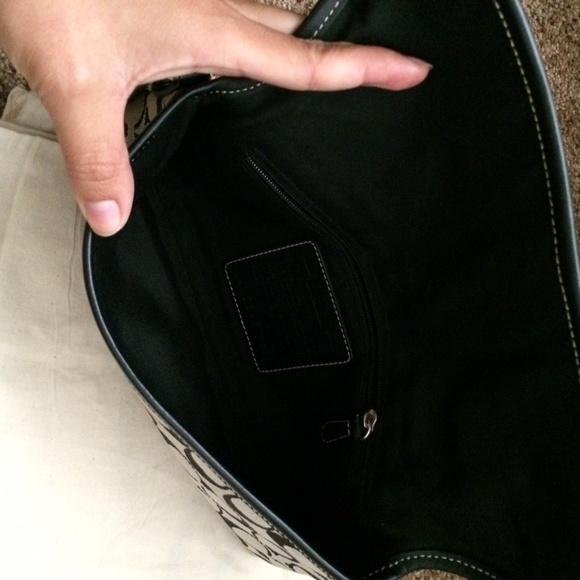 Coach Signature Black Demi Purse w Clip - Picture 3 of 4