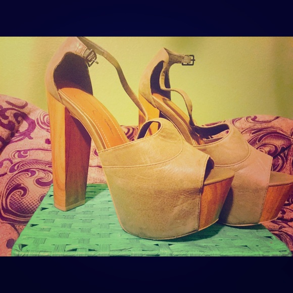 Jessica Simpson platform heels