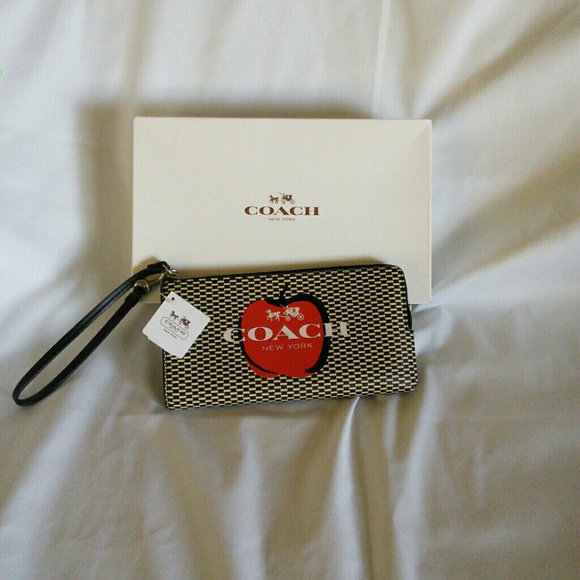 COACH   HORSE CARRIAGE WRISTLET - Picture 1 of 2