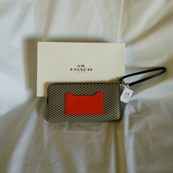 COACH   HORSE CARRIAGE WRISTLET - Picture 2 of 2