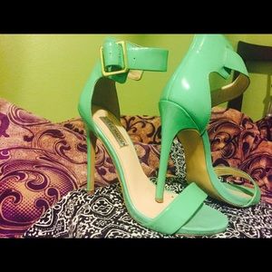 Steve Madden mint strap heels