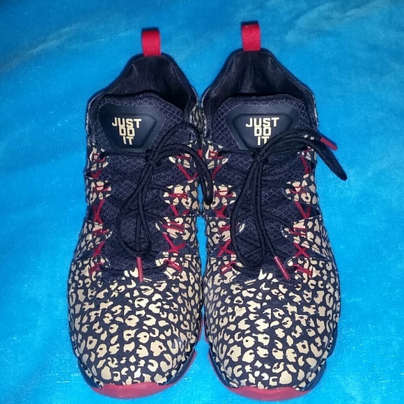 Men Size 11.5 midtop shoes