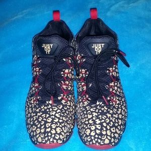 Men Size 11.5 midtop shoes