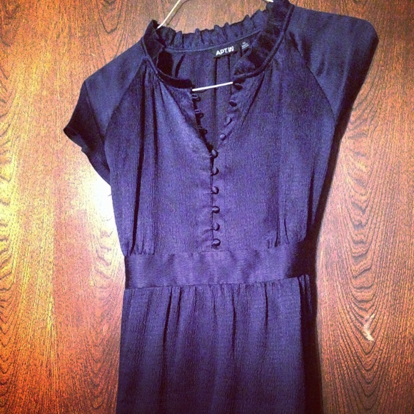 APT. 9  Navy Top!