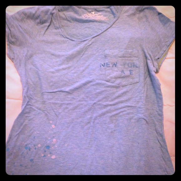 American Eagle tshirt