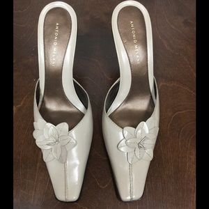 Antonio Melani Beige Mule NWOT  size 10