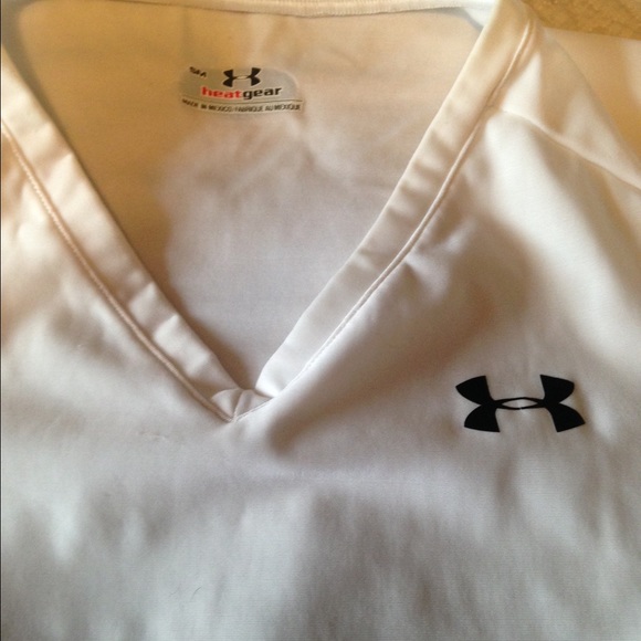 Under Armour Tops - CHEAP😎❄️💨 Long Sleeve V-Neck Under Armour Used !