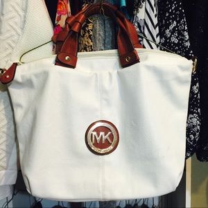 1 Day Sale!! Michael Kors White Bag