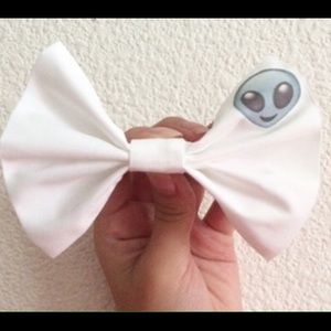 👽 alien emoji bow 👽