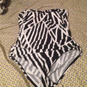 One piece strapless bathing suit