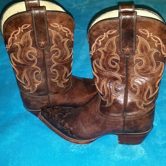 Not for sale!!!  Women 7.5 Cowgirl Boots