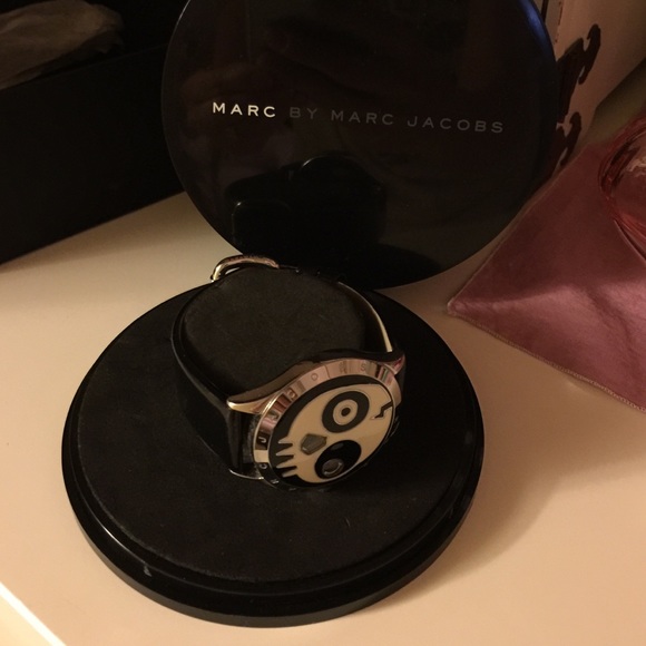 marc jacobs skull watch
