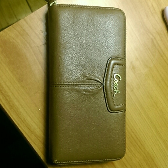 Coach Brown Leather Single Pleated Zip Wallet