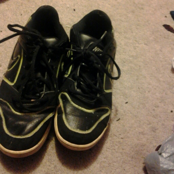 Neon green & black nikeys