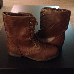 Brown combat boots NWOT