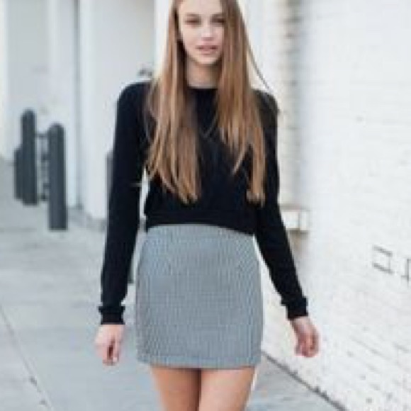 Brandy Melville Sweaters - BM cropped knit sweater