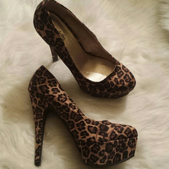 Leopard Pump - Picture 2 of 3