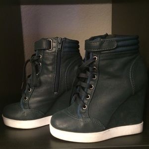 Sneaker wedges
