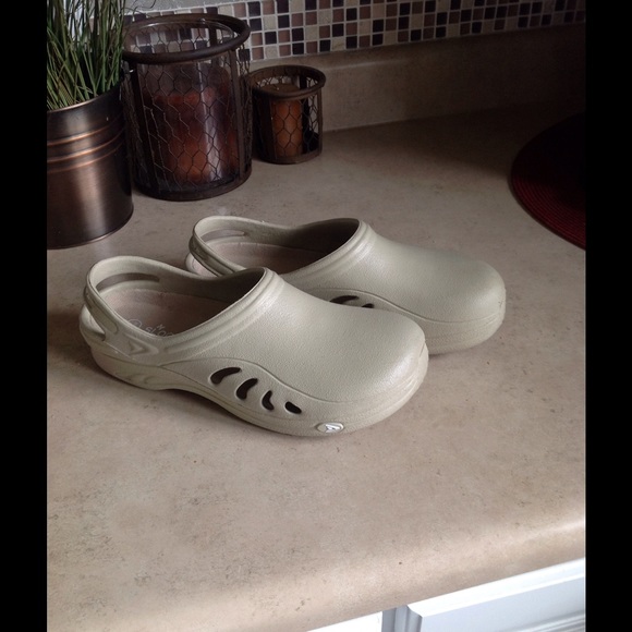 Bundle- clogs and pink shirt $19.00