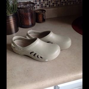 Bundle- clogs and pink shirt $19.00