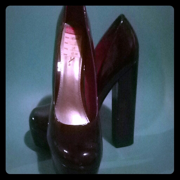 heels like new size 8 thick six inch