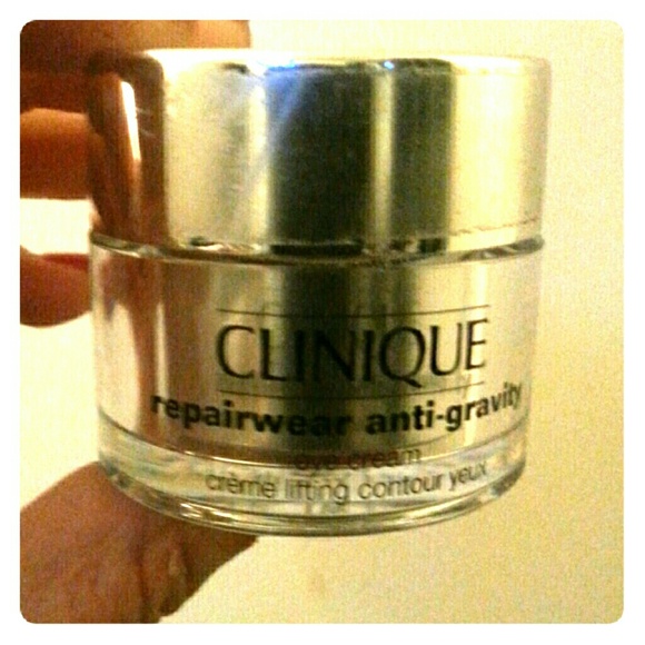 Anti-gravity eye cream