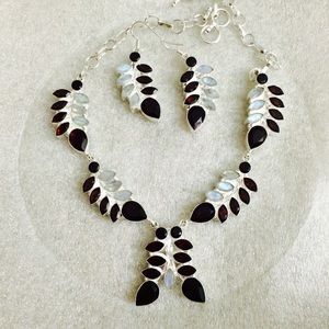 Burgundy red stones silver necklace set