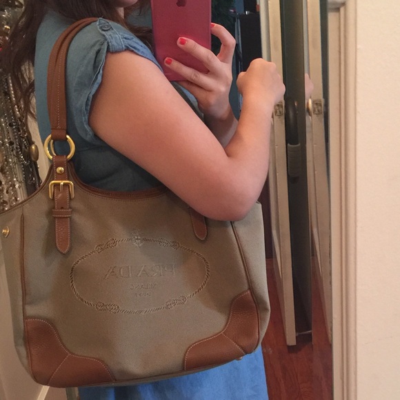 100% authentic Prada bag. Excellent condition - Picture 4 of 4