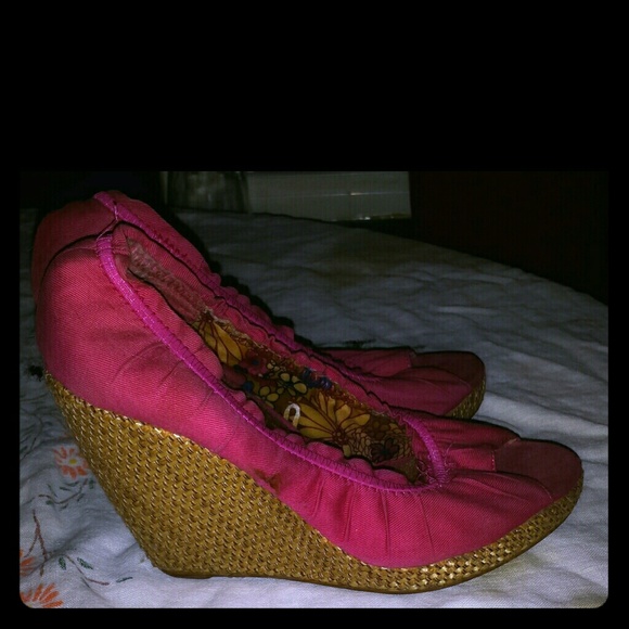 Fuschia pink peep toe wedges
