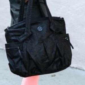 black lugahe bag lulu lemon