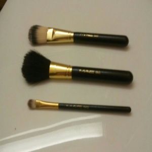 AUTHENTIC MAC BRUSH SET!!!!