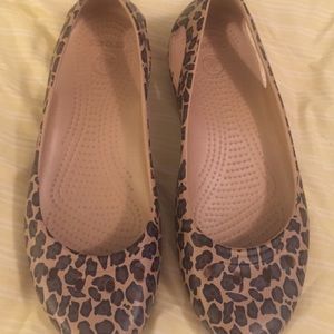 Crocs in leaped print