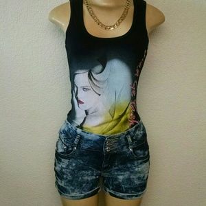 Vest an short jeans outfit