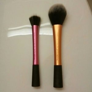 Set of 2 real techniques makeup brushes