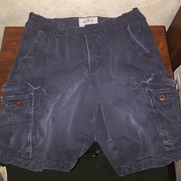 Men's Hollister cargo blue shorts with belt.