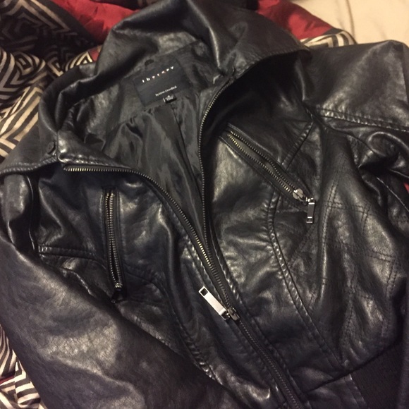 Black leather jacket 😎