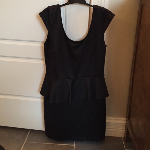 Black body central dress