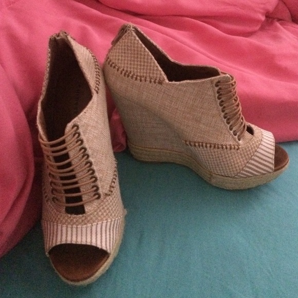 Chinese laundry wedge sz 8