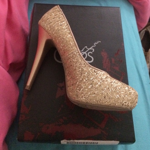 Carlos Santana gold heel sz 7.5