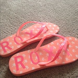 ROXY flip flops