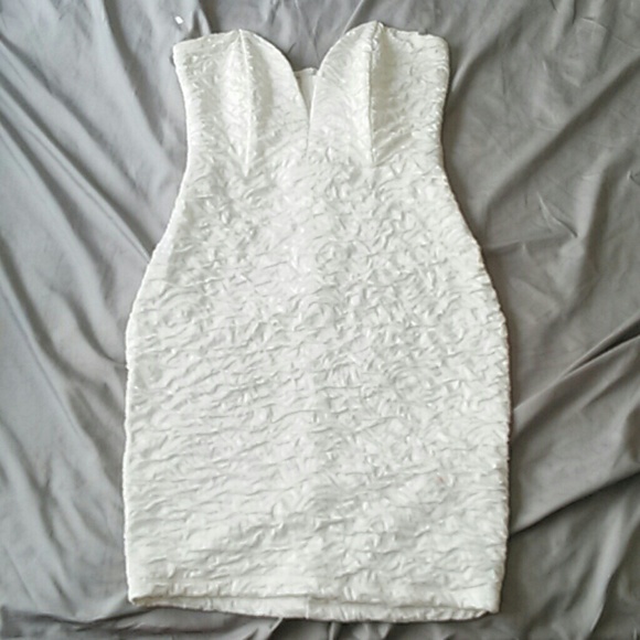 White dress - Picture 1 of 2